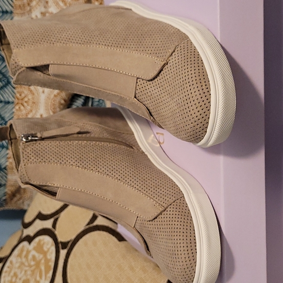 Madden Girl Shoes - NIB Madden Girl Perry Taupe Bootie/ Sneaker 7.5